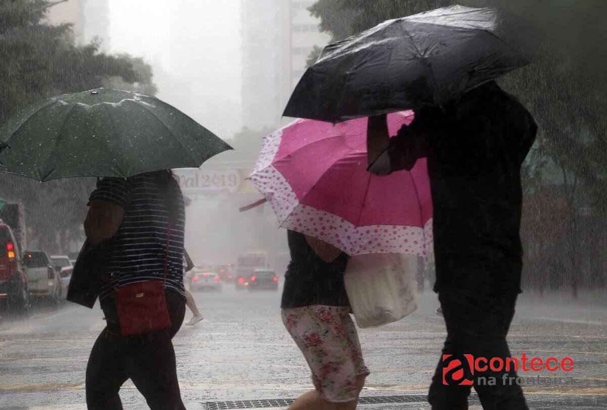 Temporal no Paraná: Alerta de chuva de 200 mm neste sábado