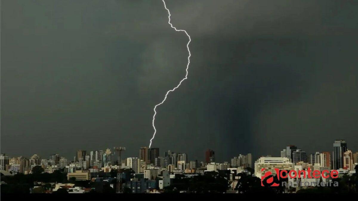 Veja quais são as 30 cidades do Paraná sob alerta de tempestade, com risco de granizo e ventos de até 100 km/h