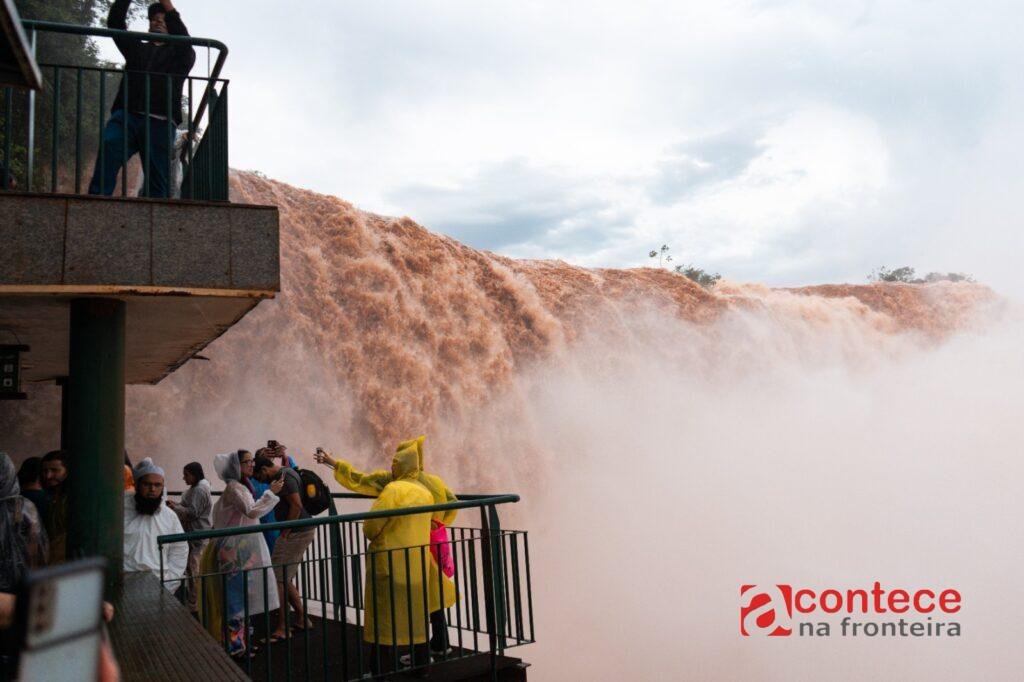 Cataratas do Iguaçu registram vazão quatro vezes acima da média